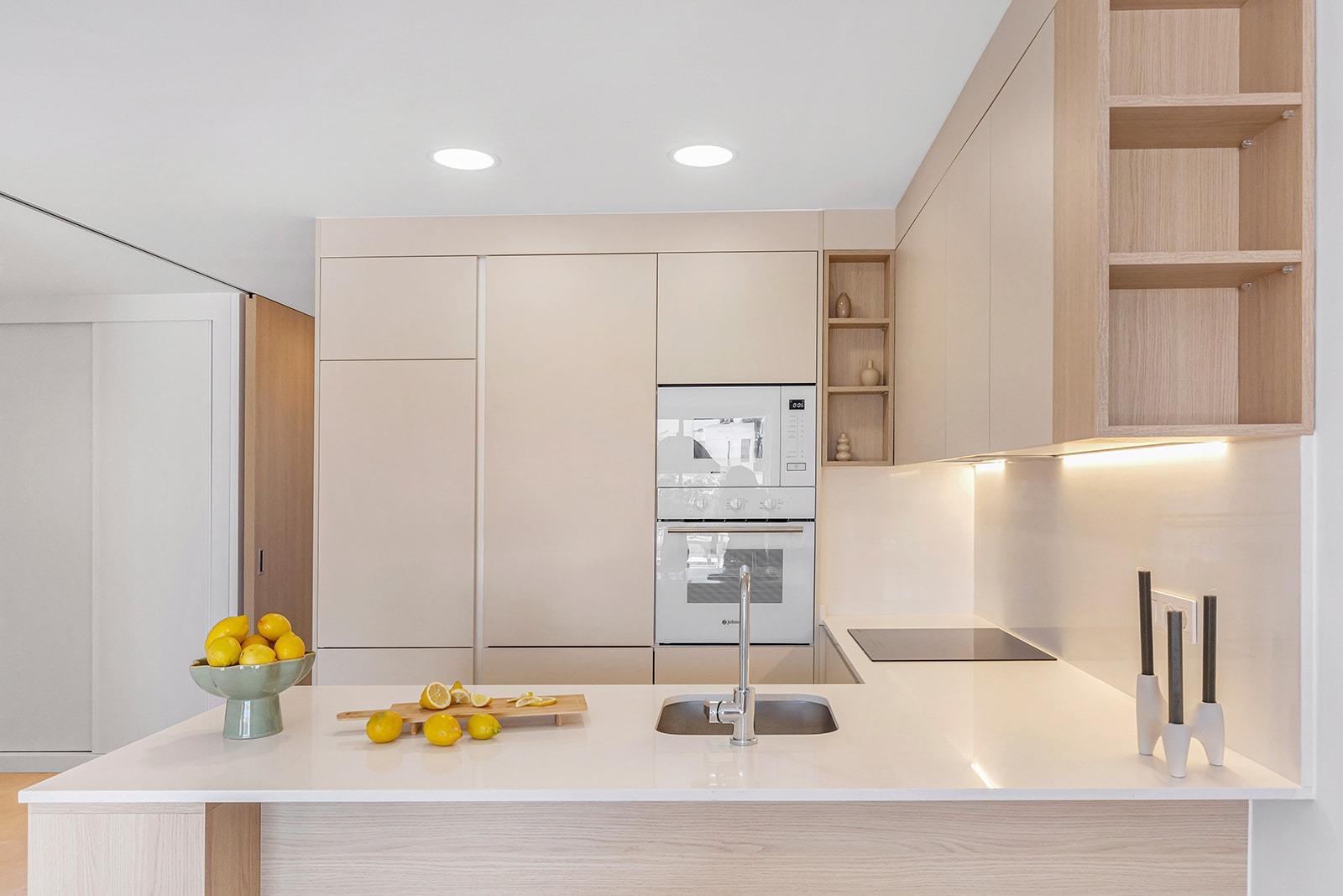 Chalet de obra nueva con piscina privada en Dolores — 3 dorm. y diseño moderno