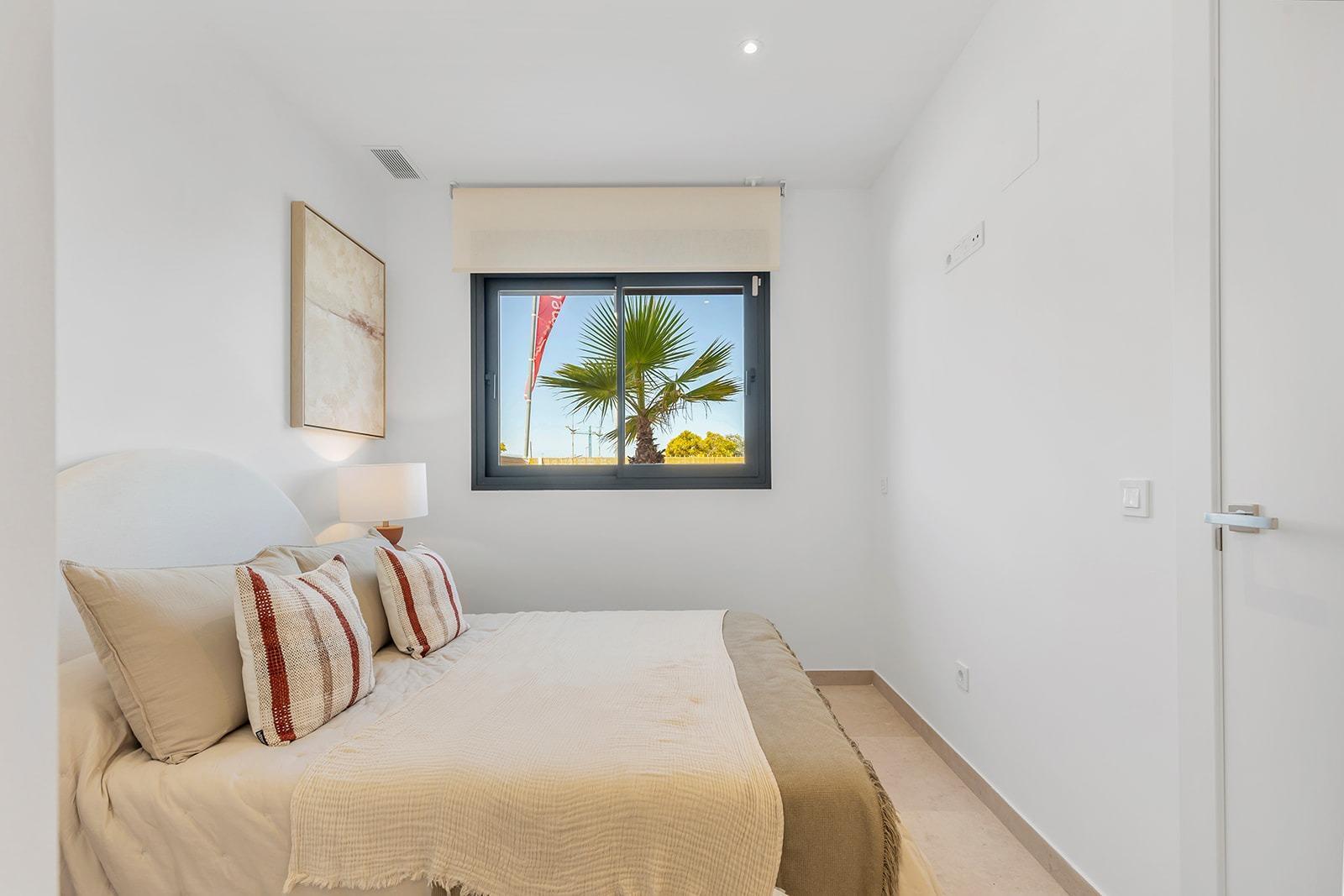 Chalet de obra nueva con piscina privada en Dolores — 3 dorm. y diseño moderno