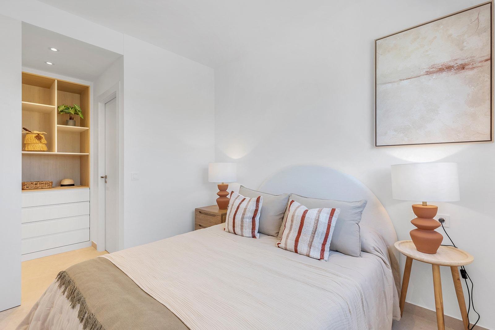 Chalet de obra nueva con piscina privada en Dolores — 3 dorm. y diseño moderno