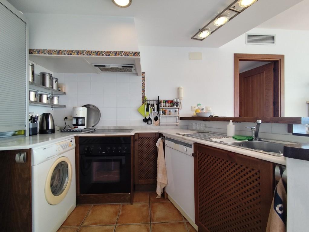 Ático en Punta Prima con solárium privado y vistas al mar — 160 m²