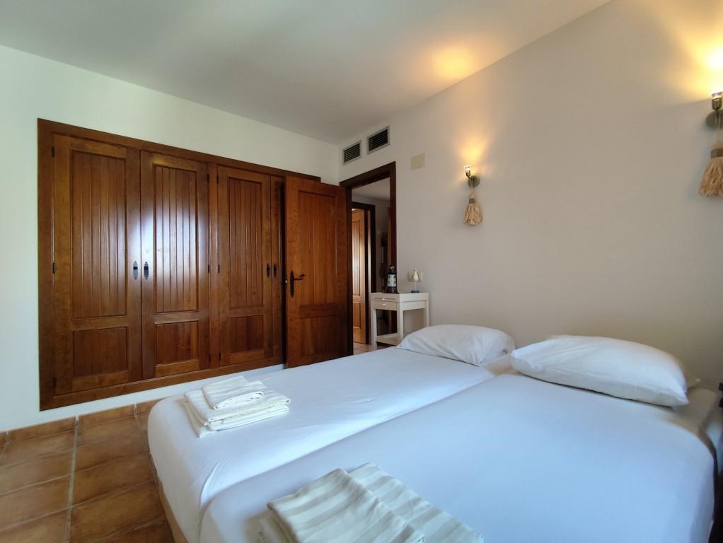 Ático en Punta Prima con solárium privado y vistas al mar — 160 m²