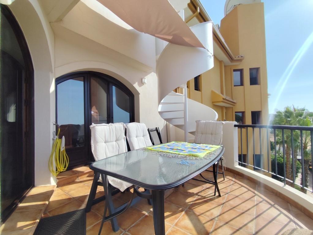 Ático en Punta Prima con solárium privado y vistas al mar — 160 m²