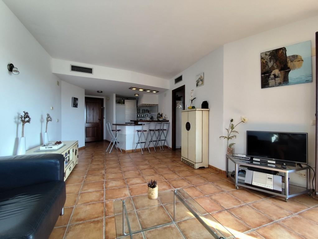 Ático en Punta Prima con solárium privado y vistas al mar — 160 m²