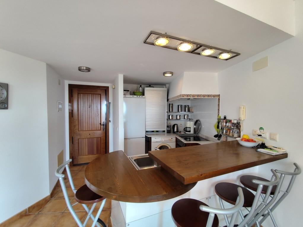 Ático en Punta Prima con solárium privado y vistas al mar — 160 m²