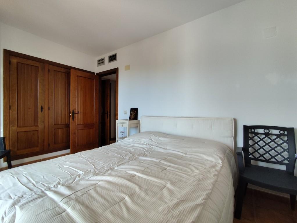 Ático en Punta Prima con solárium privado y vistas al mar — 160 m²