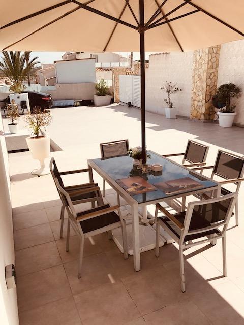Chalet moderno en Ciudad Quesada con 6 dorm., piscina privada y 1.000 m² de parcela