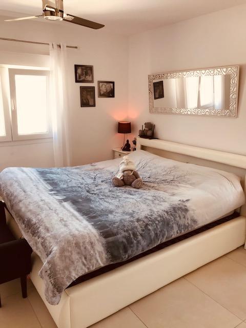 Chalet moderno en Ciudad Quesada con 6 dorm., piscina privada y 1.000 m² de parcela