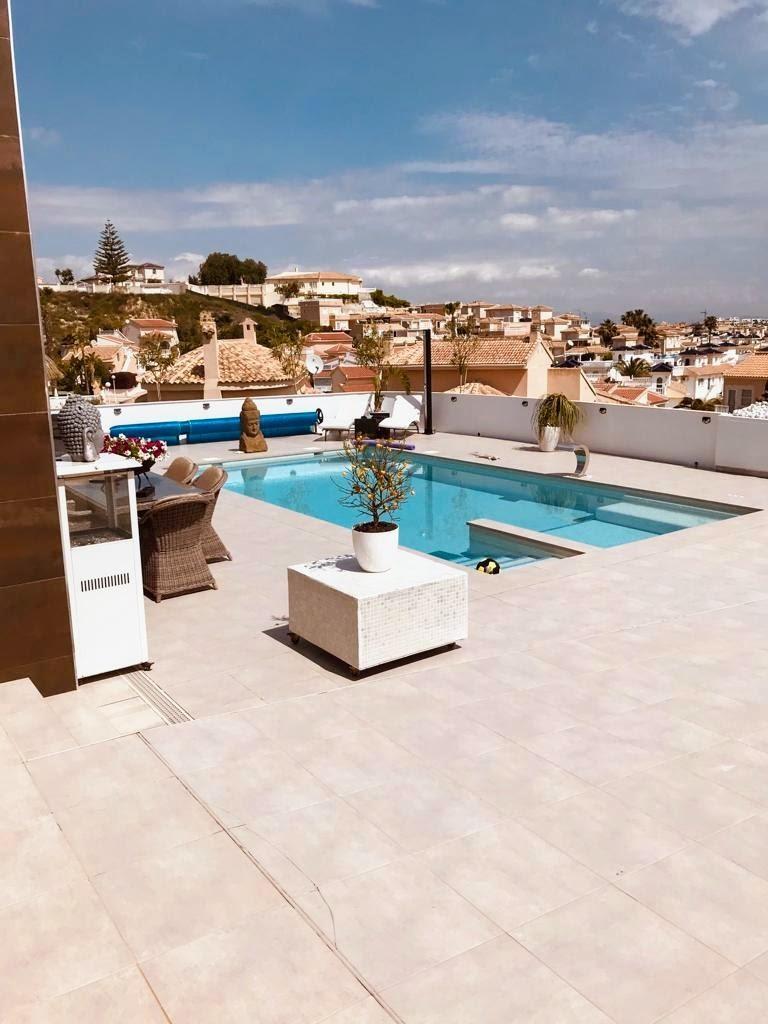 Chalet moderno en Ciudad Quesada con 6 dorm., piscina privada y 1.000 m² de parcela