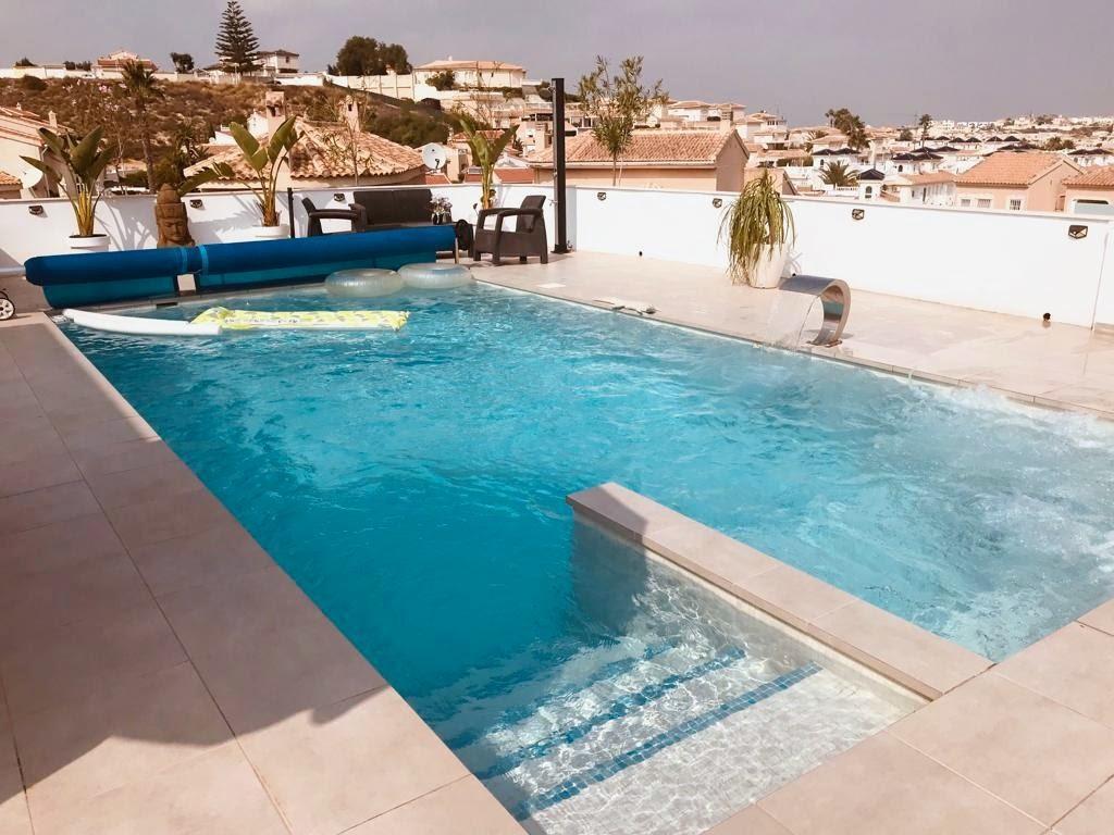 Chalet moderno en Ciudad Quesada con 6 dorm., piscina privada y 1.000 m² de parcela