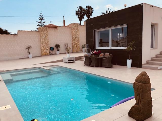 Chalet moderno en Ciudad Quesada con 6 dorm., piscina privada y 1.000 m² de parcela
