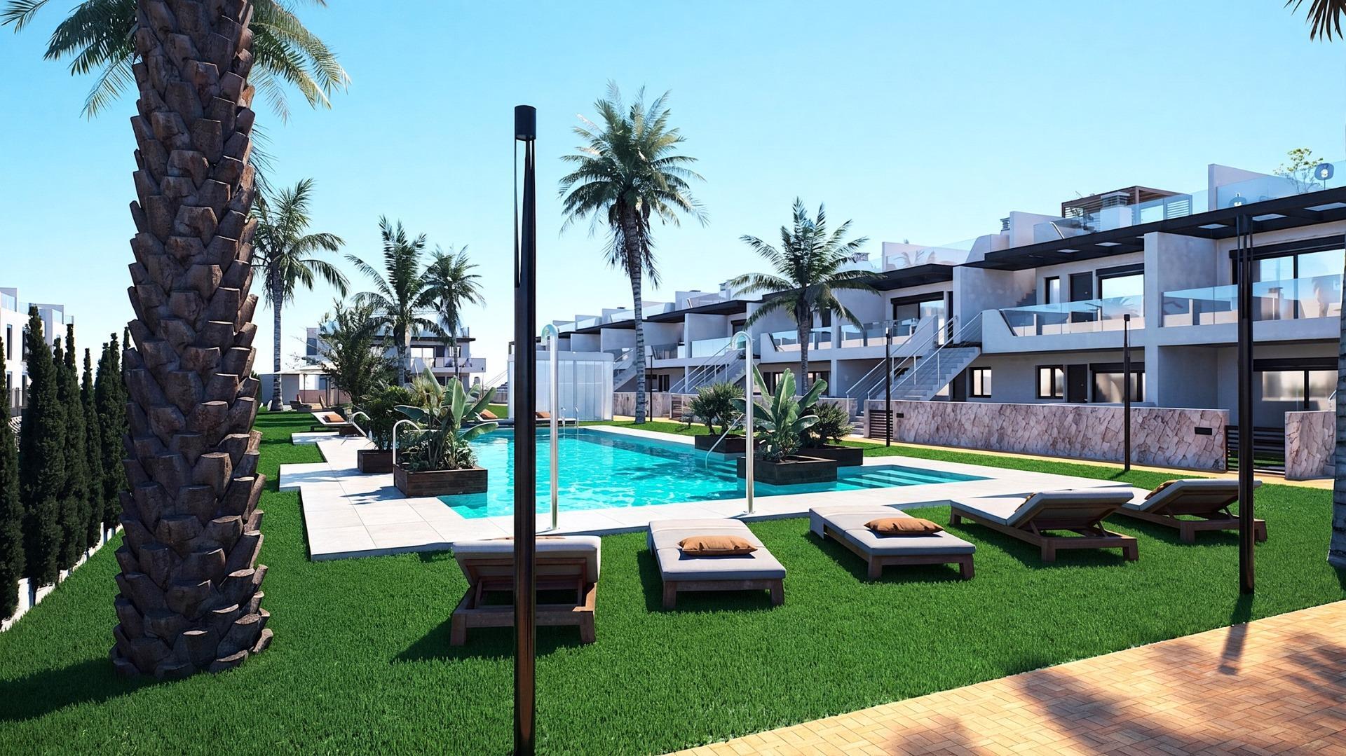 Chalet de obra nueva con piscina privada en Pilar de la Horadada — 3 dorm.