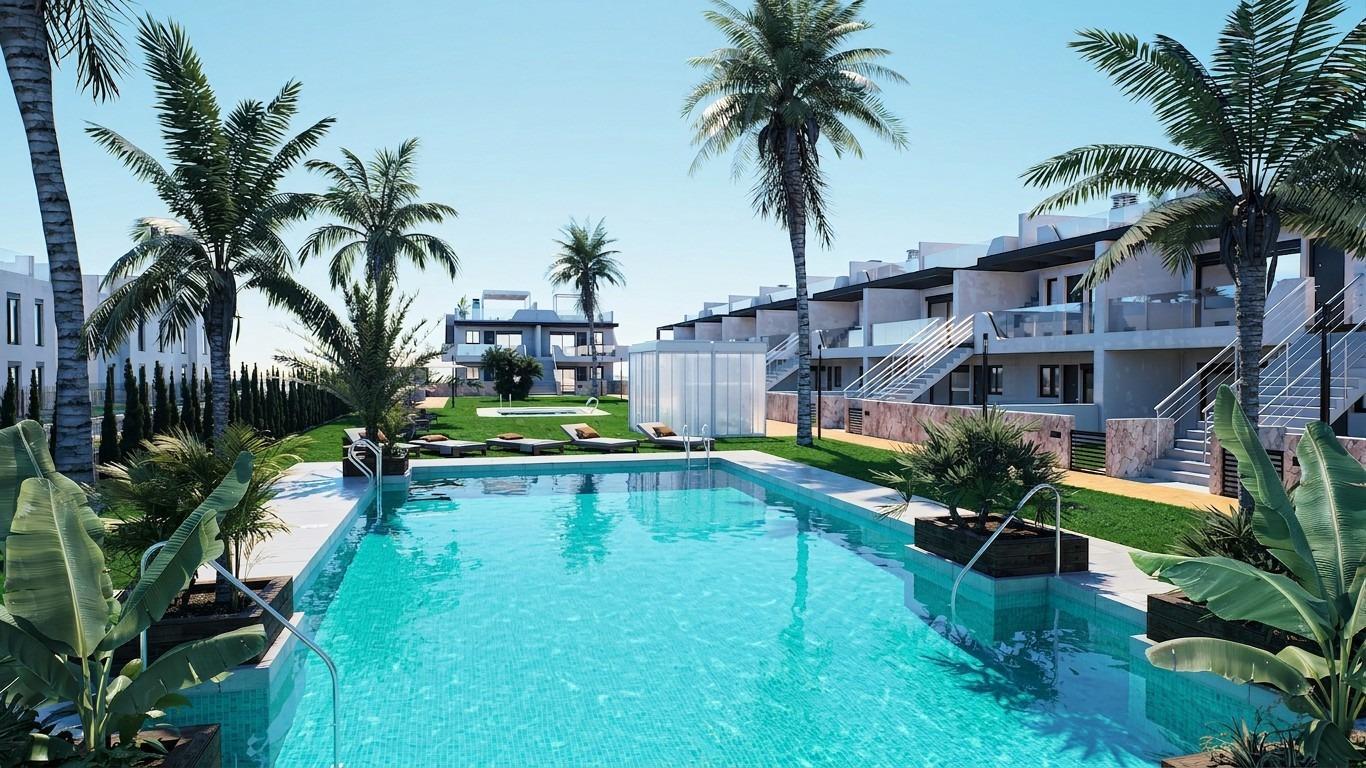 Chalet de obra nueva con piscina privada en Pilar de la Horadada — 3 dorm.