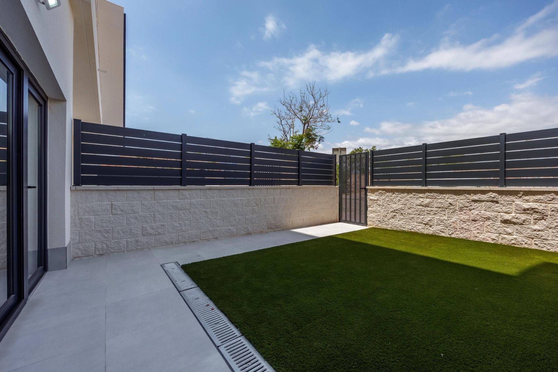 Apartamento con jardín y licencia turística en Villajoyosa — 3 dorm. y 110 m²