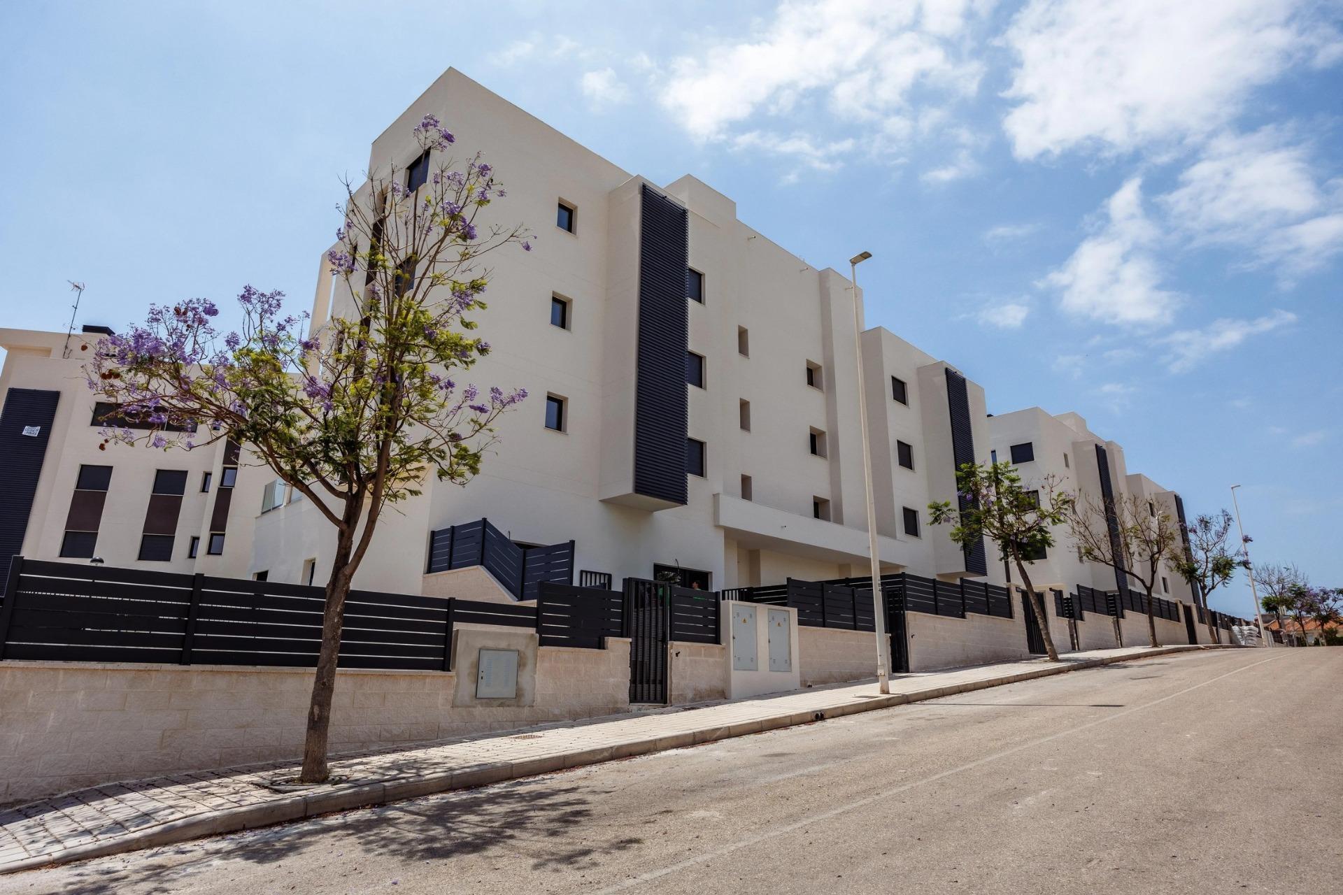 Apartamento con jardín y licencia turística en Villajoyosa — 3 dorm. y 110 m²