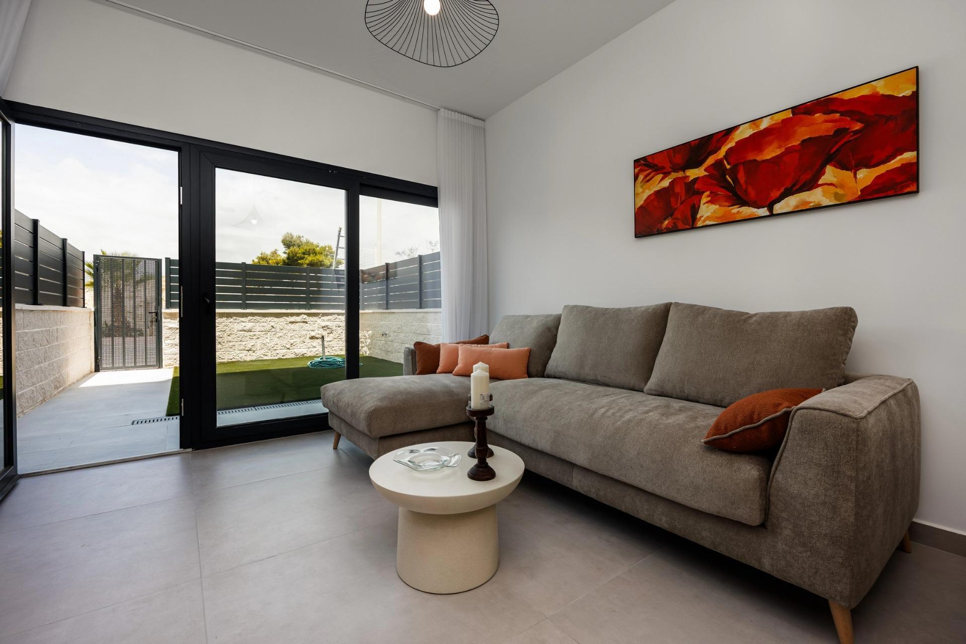 Apartamento con jardín y licencia turística en Villajoyosa — 3 dorm. y 110 m²