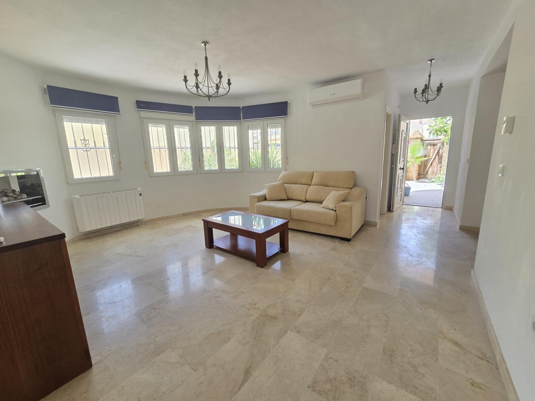 Villa en 1ª línea de Las Ramblas Golf con piscina privada y vistas panorámicas