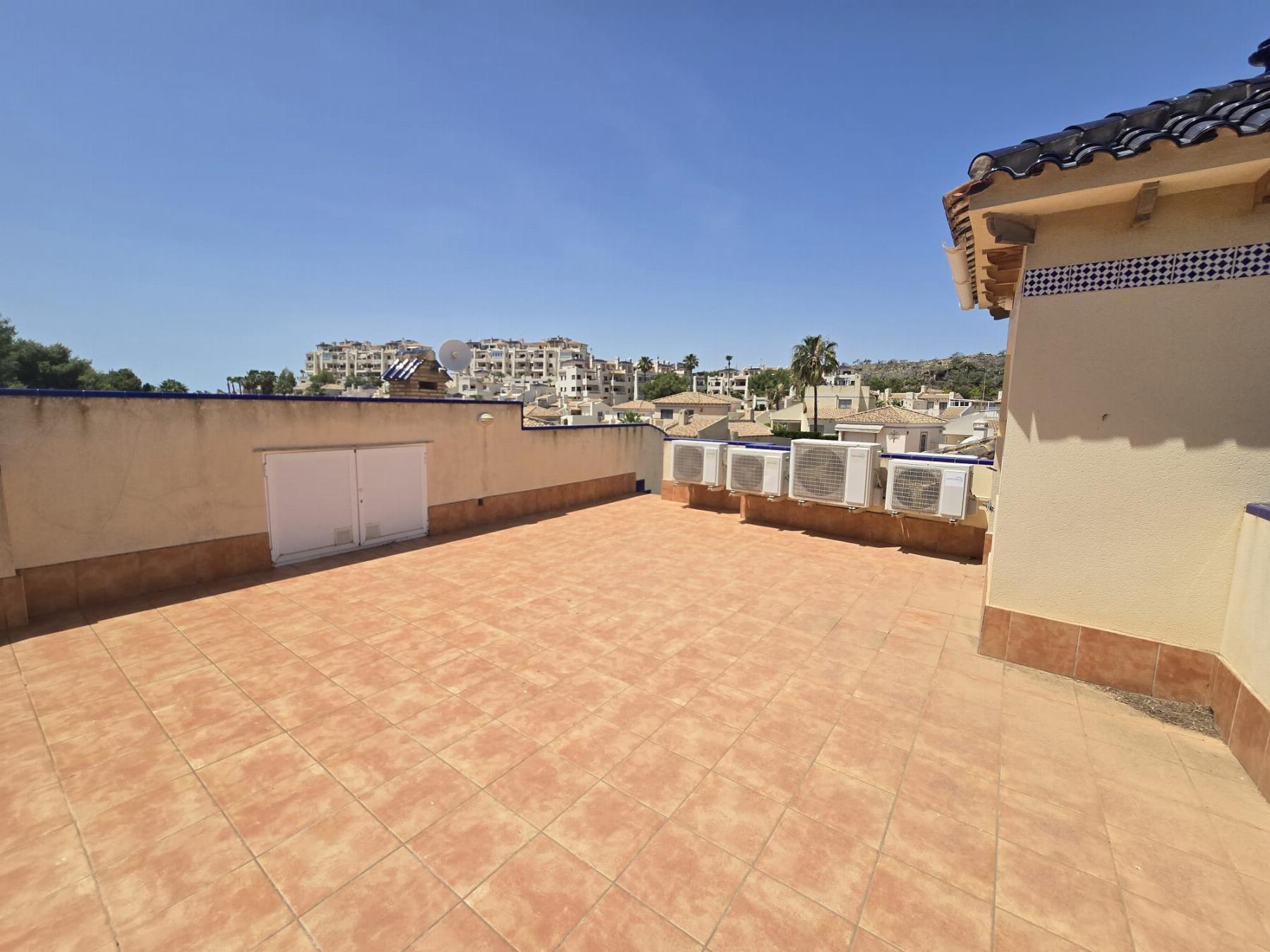 Villa en 1ª línea de Las Ramblas Golf con piscina privada y vistas panorámicas
