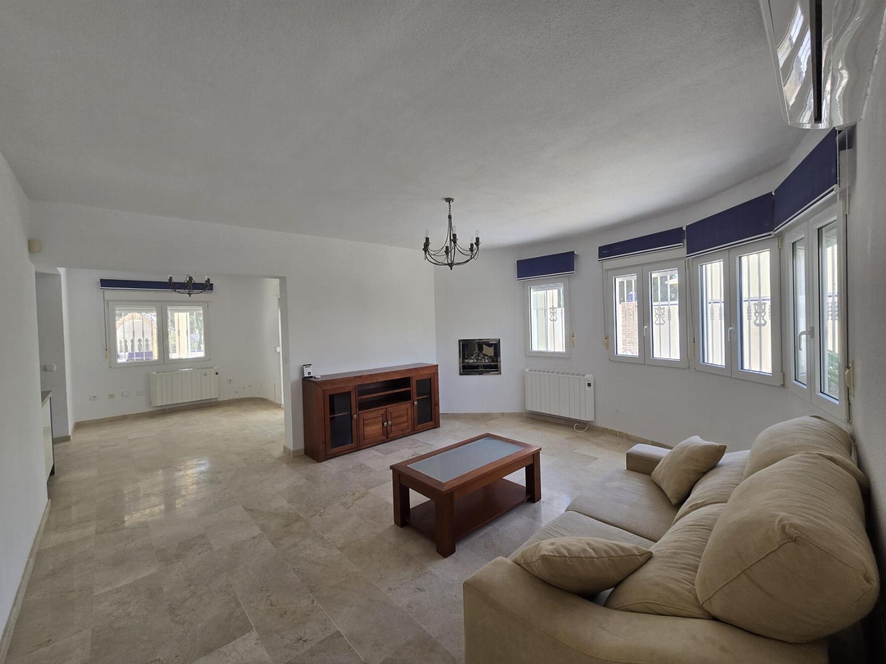 Villa en 1ª línea de Las Ramblas Golf con piscina privada y vistas panorámicas