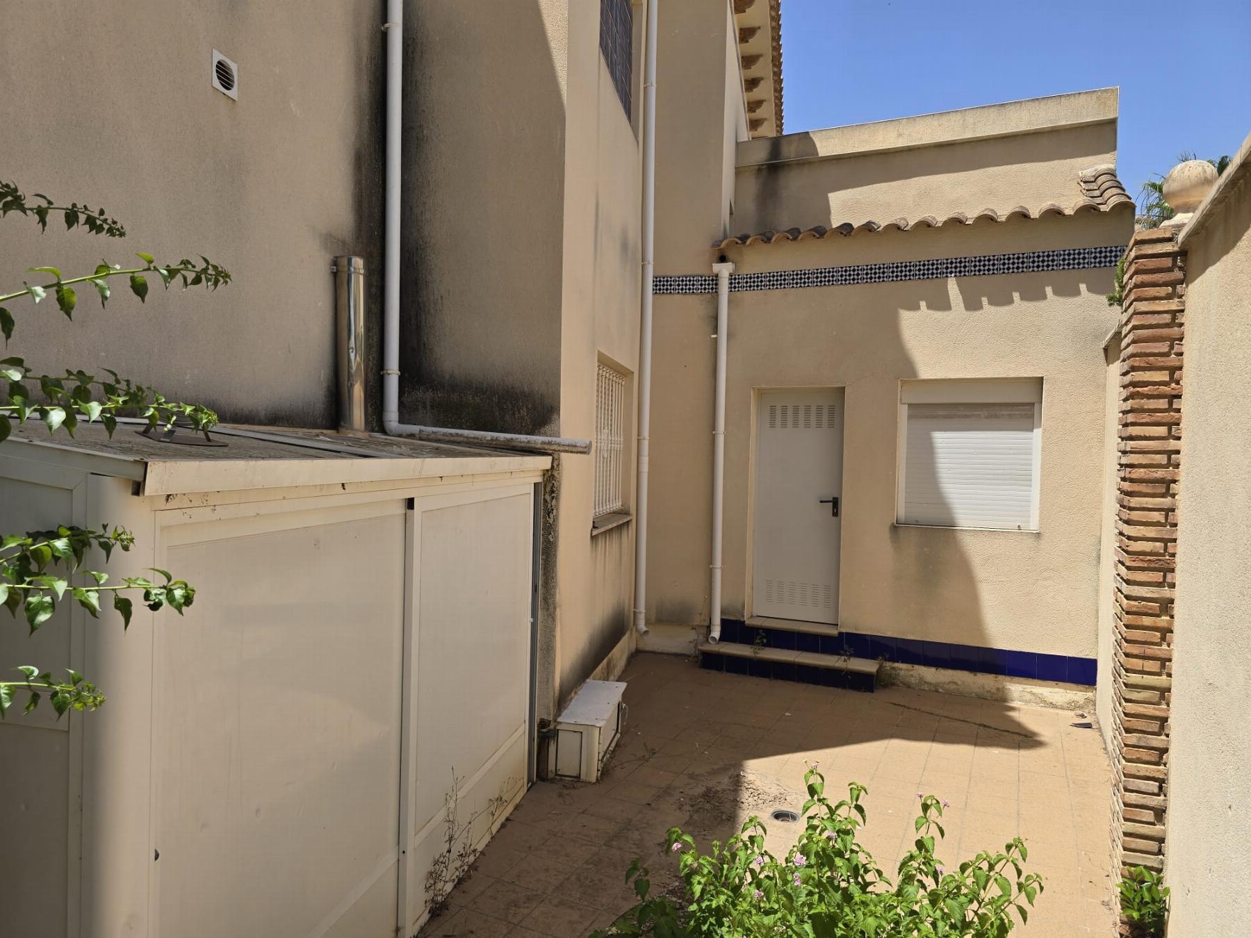 Villa en 1ª línea de Las Ramblas Golf con piscina privada y vistas panorámicas