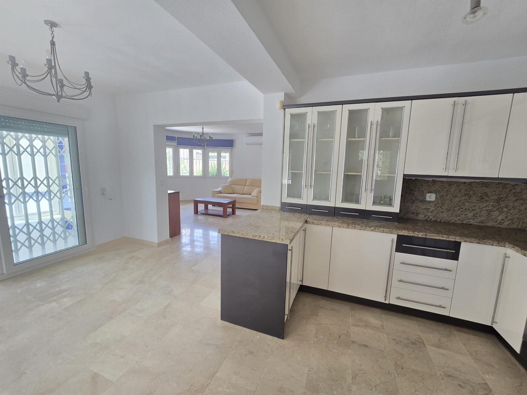 Villa en 1ª línea de Las Ramblas Golf con piscina privada y vistas panorámicas