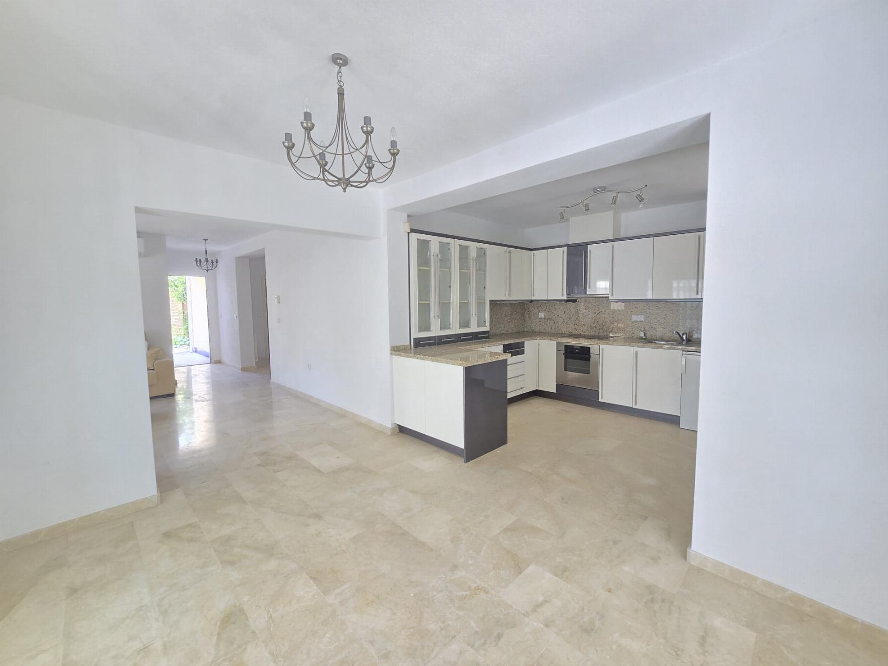 Villa en 1ª línea de Las Ramblas Golf con piscina privada y vistas panorámicas