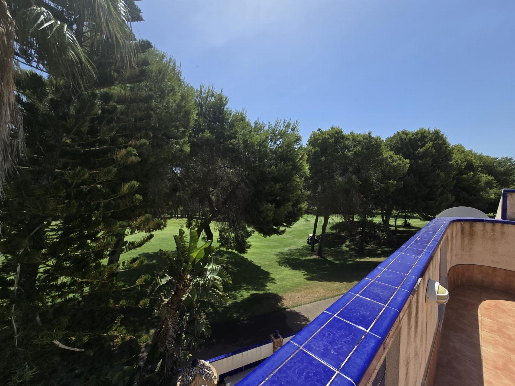 Villa en 1ª línea de Las Ramblas Golf con piscina privada y vistas panorámicas