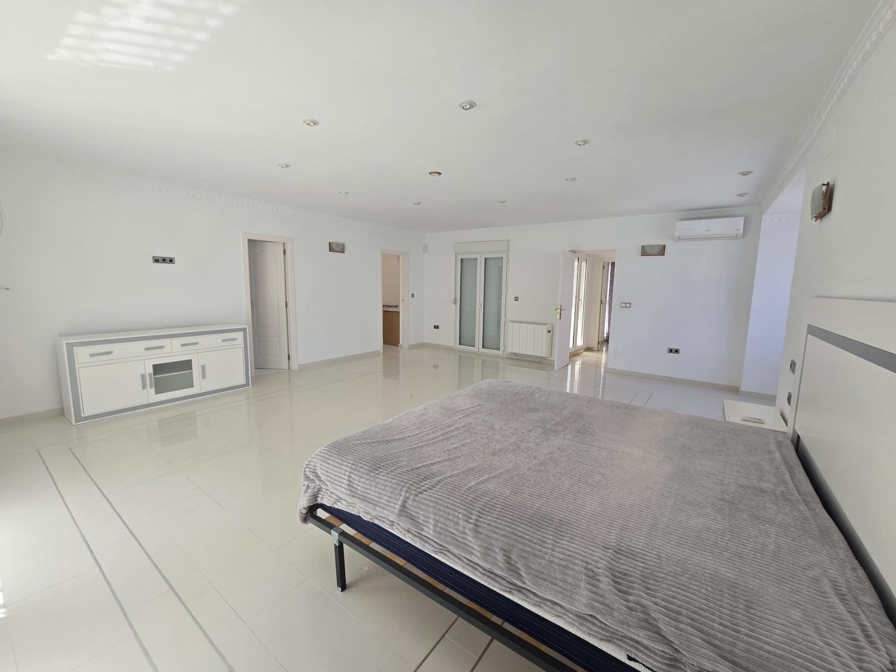 Villa en 1ª línea de Las Ramblas Golf con piscina privada y vistas panorámicas