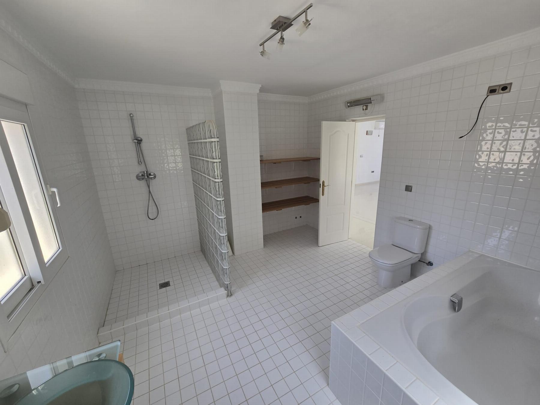 Villa en 1ª línea de Las Ramblas Golf con piscina privada y vistas panorámicas