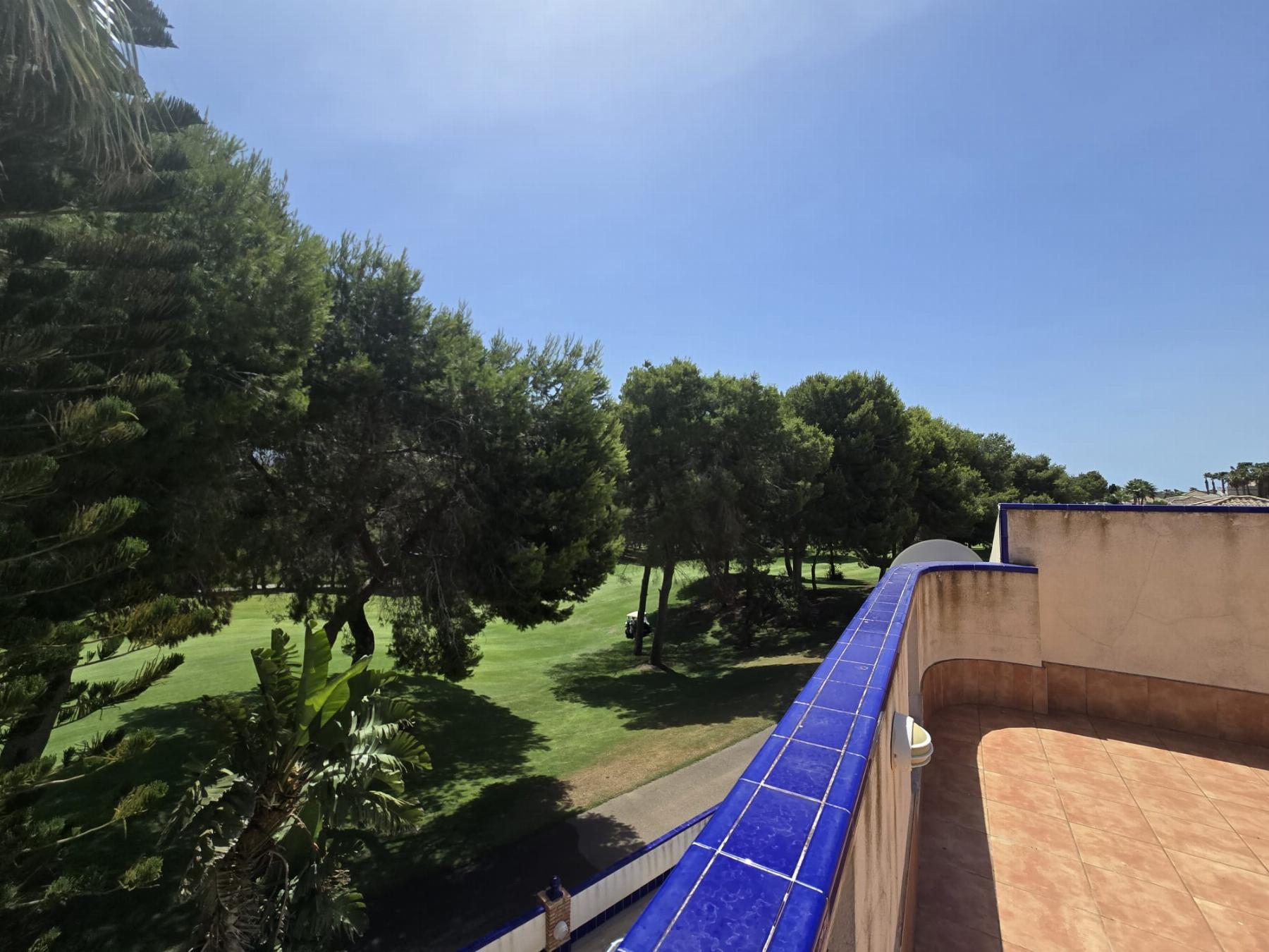 Villa en 1ª línea de Las Ramblas Golf con piscina privada y vistas panorámicas