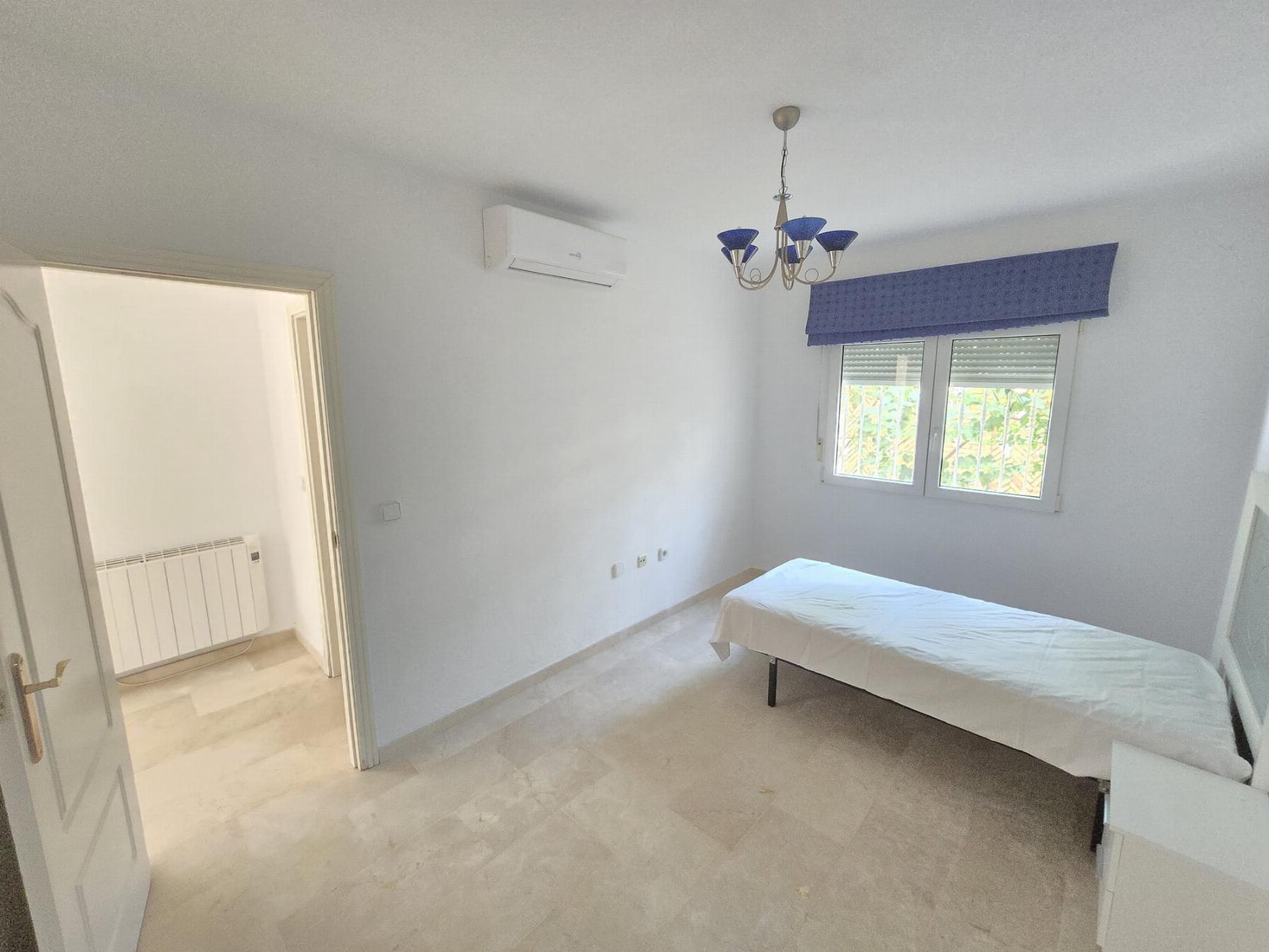 Villa en 1ª línea de Las Ramblas Golf con piscina privada y vistas panorámicas