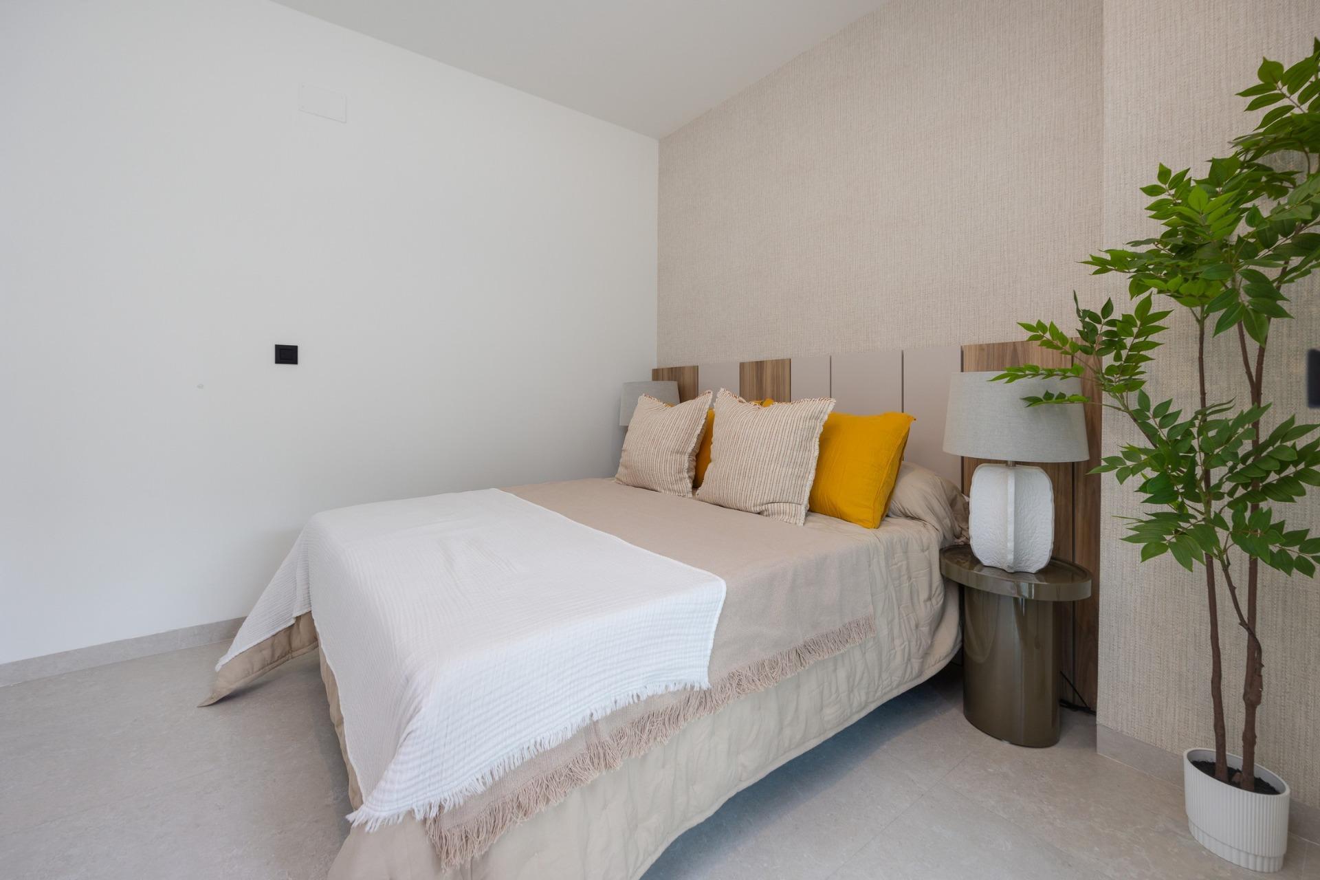 Apartamento de obra nueva con piscina privada en Guardamar del Segura — 2 hab.