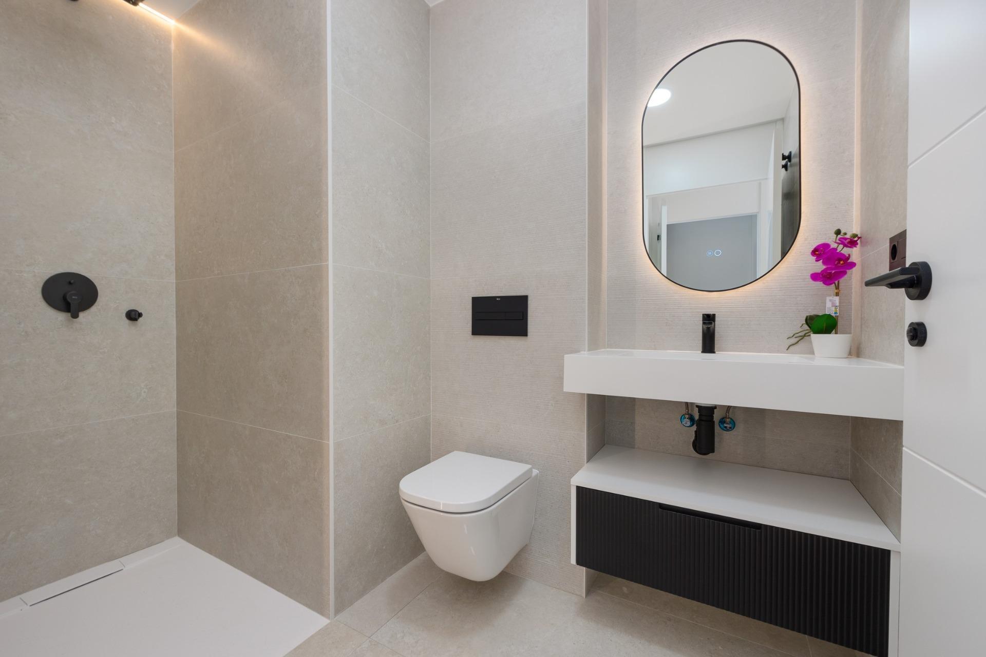 Apartamento de obra nueva con piscina privada en Guardamar del Segura — 2 hab.