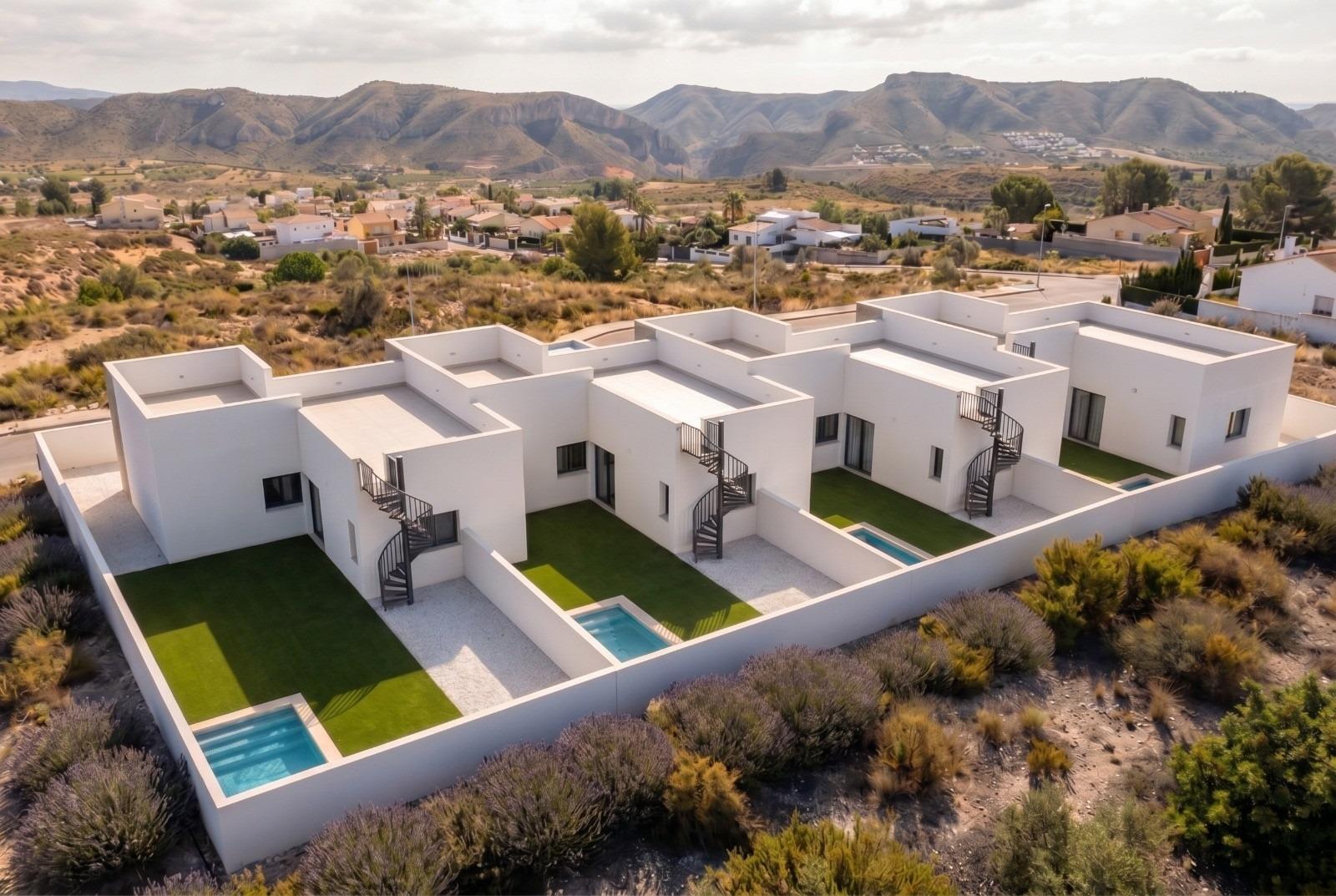 Villa de obra nueva con piscina privada en Mazarrón Country Club — 3 dorm.