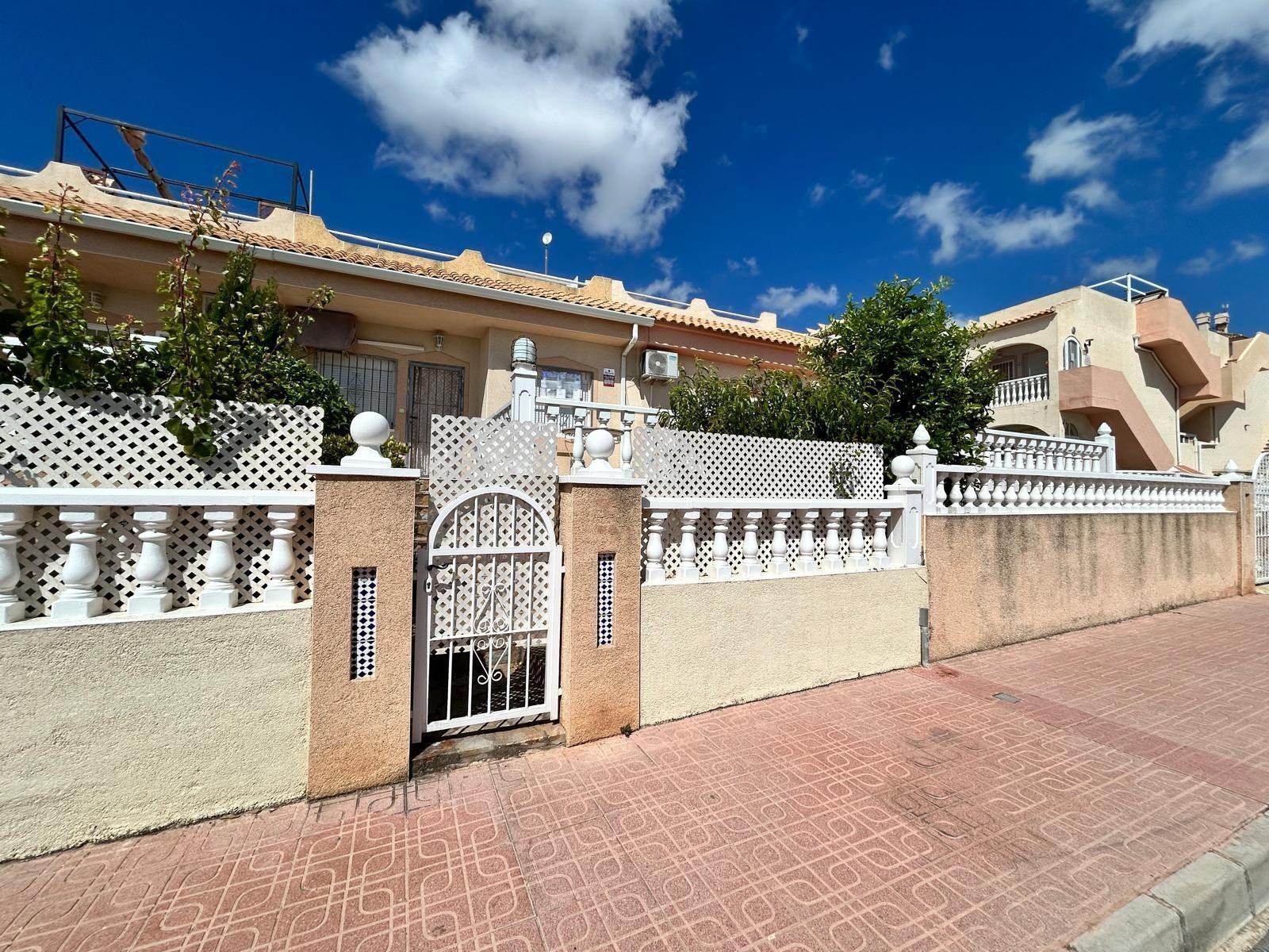Bungalow con piscina privada en La Florida — 2 hab. y solárium en Orihuela Costa