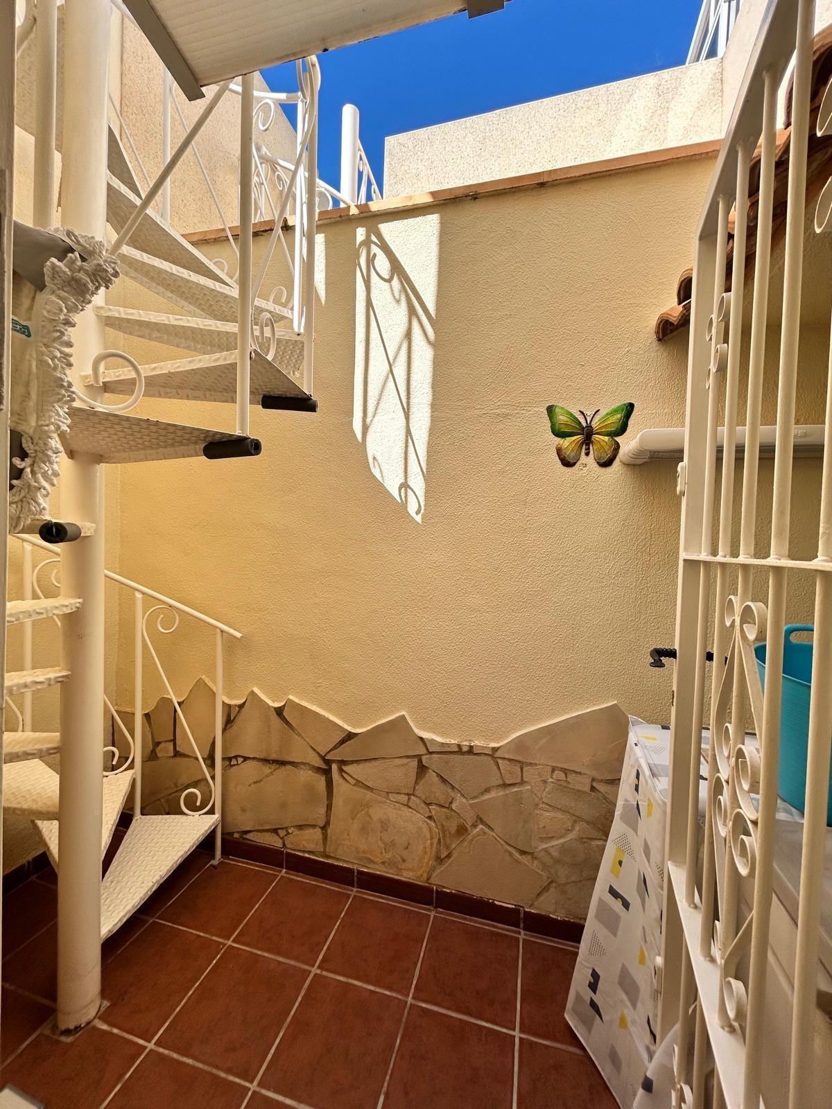 Bungalow con piscina privada en La Florida — 2 hab. y solárium en Orihuela Costa