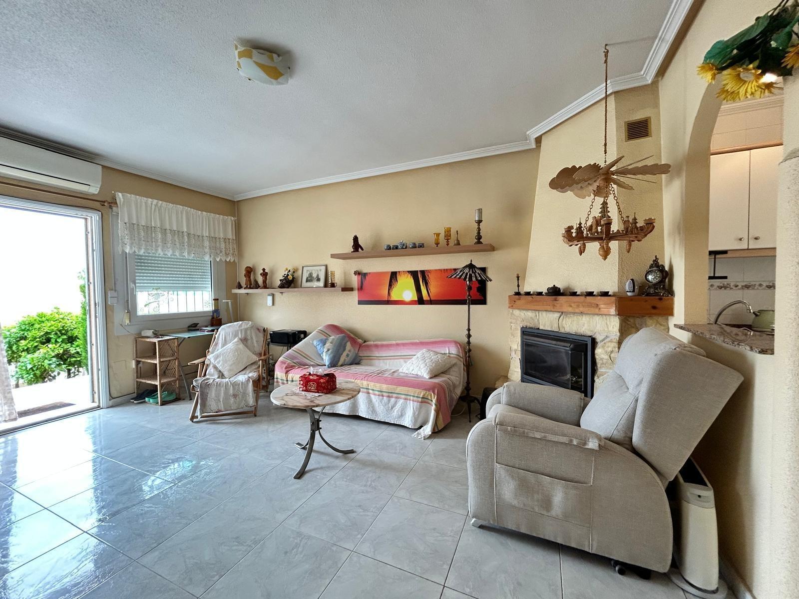 Bungalow con piscina privada en La Florida — 2 hab. y solárium en Orihuela Costa