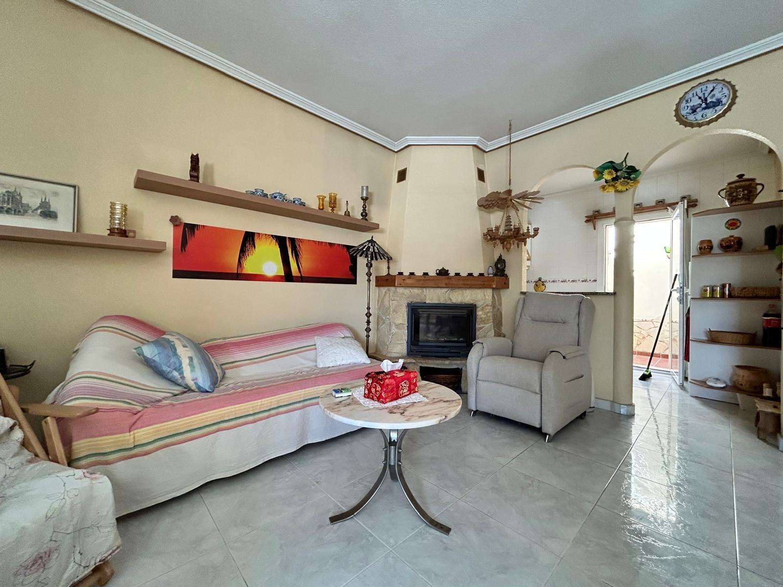 Bungalow con piscina privada en La Florida — 2 hab. y solárium en Orihuela Costa