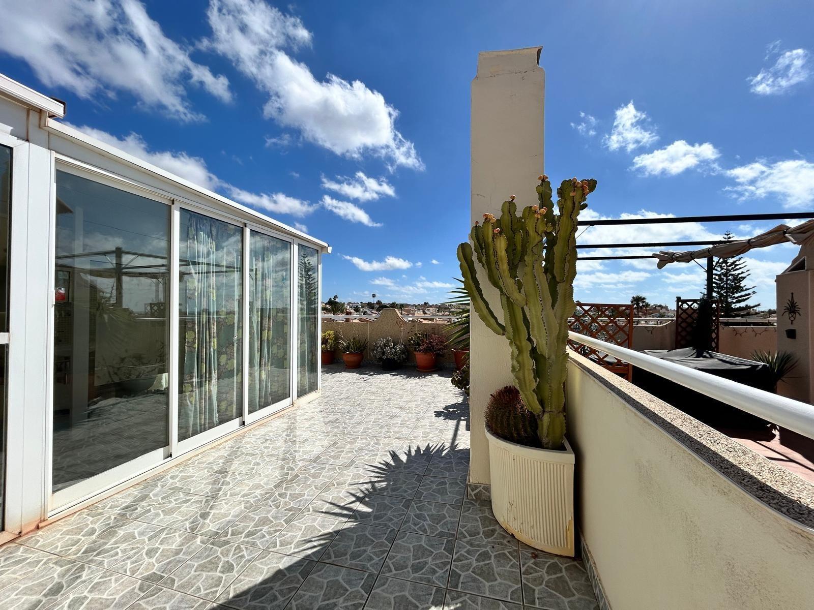Bungalow con piscina privada en La Florida — 2 hab. y solárium en Orihuela Costa