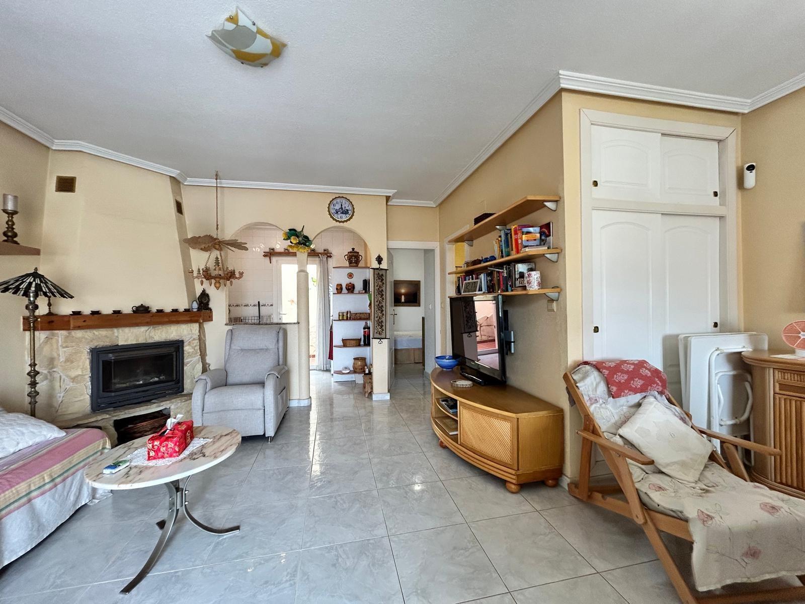 Bungalow con piscina privada en La Florida — 2 hab. y solárium en Orihuela Costa