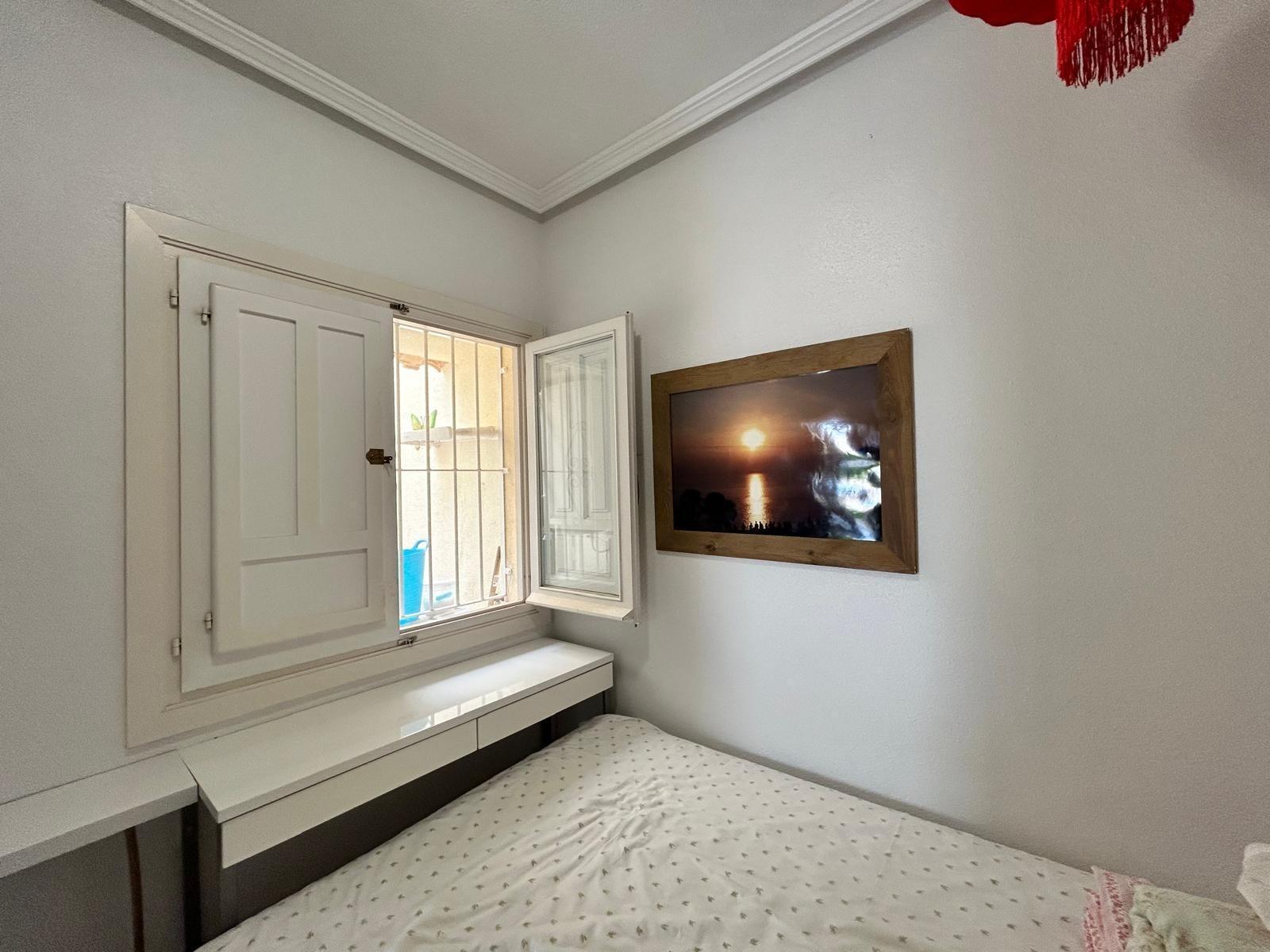 Bungalow con piscina privada en La Florida — 2 hab. y solárium en Orihuela Costa