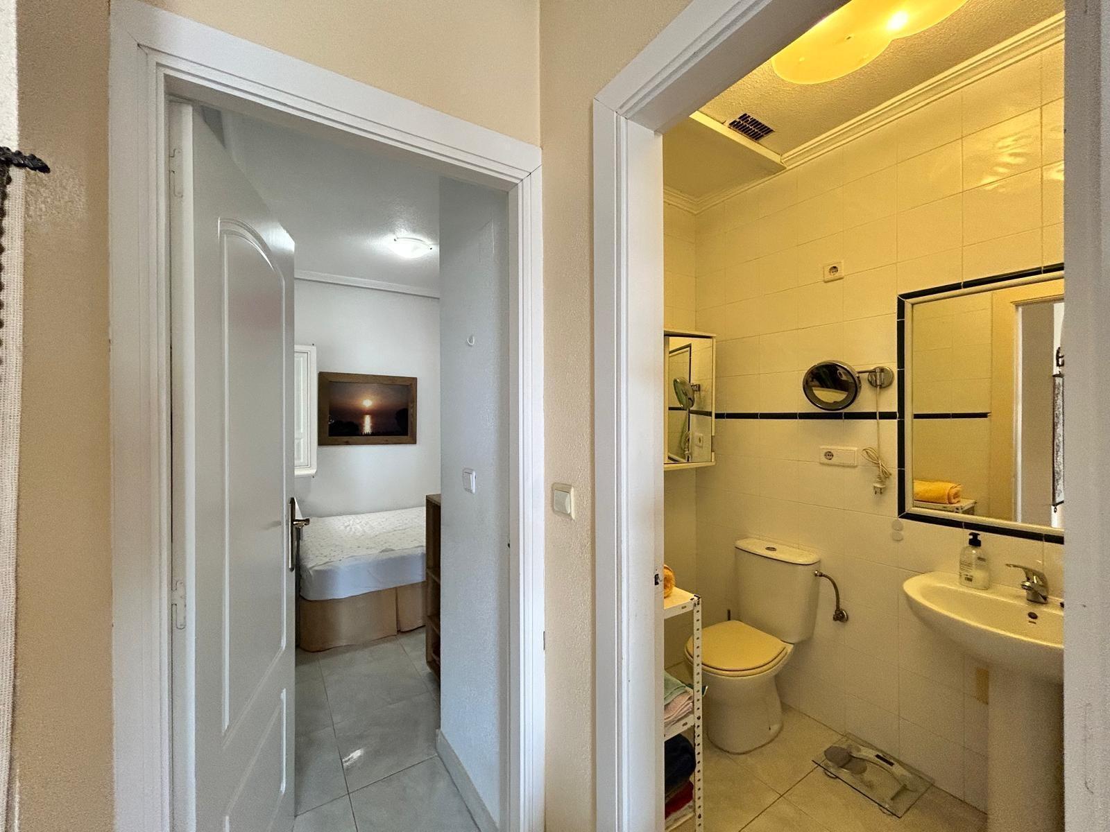Bungalow con piscina privada en La Florida — 2 hab. y solárium en Orihuela Costa