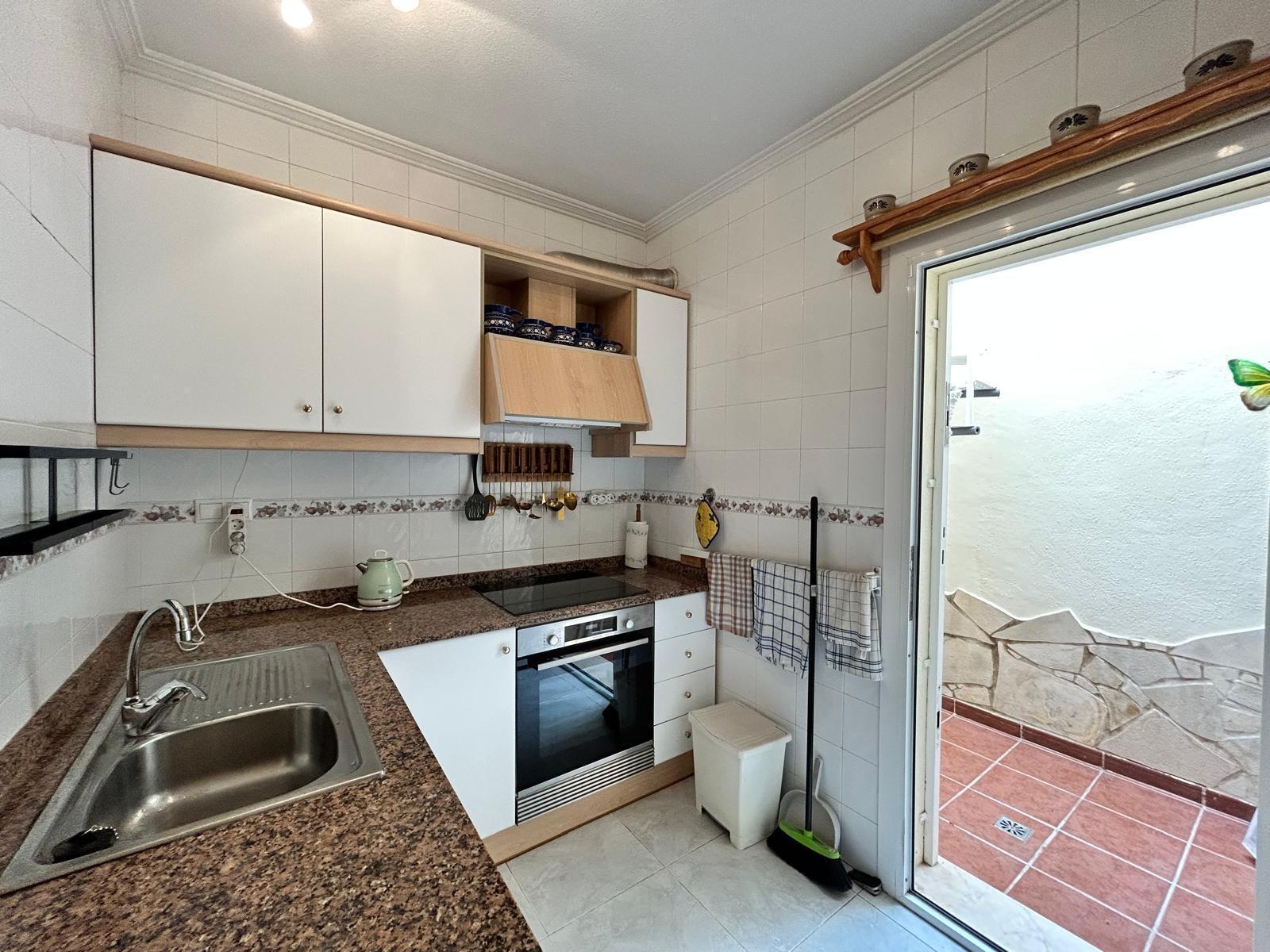 Bungalow con piscina privada en La Florida — 2 hab. y solárium en Orihuela Costa