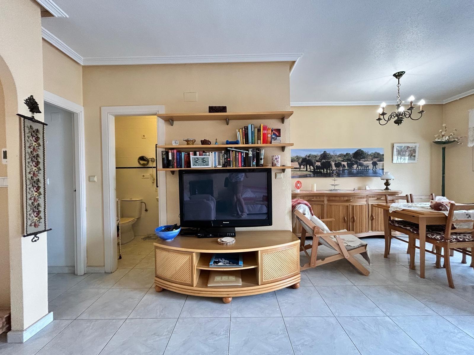 Bungalow con piscina privada en La Florida — 2 hab. y solárium en Orihuela Costa