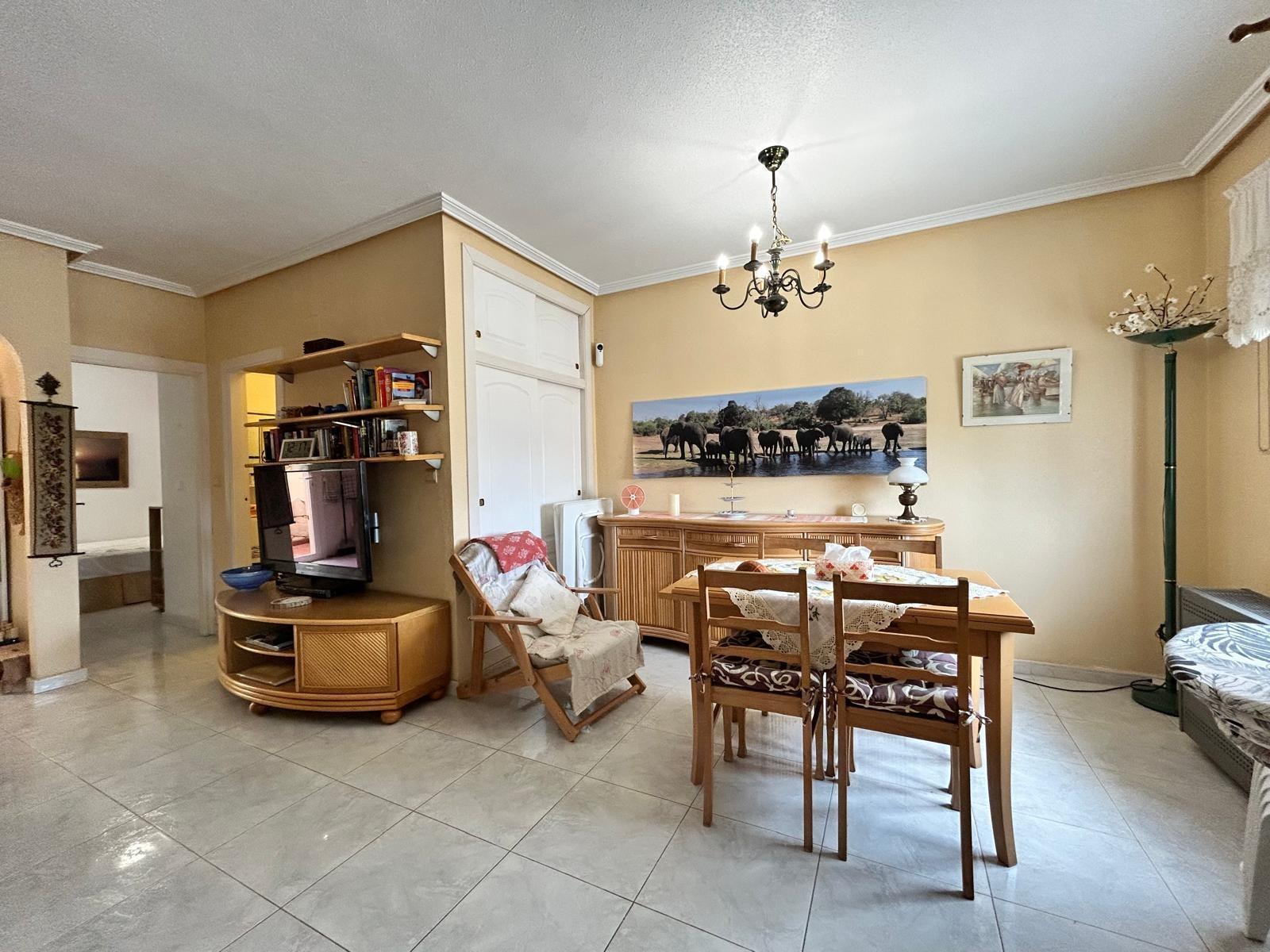 Bungalow con piscina privada en La Florida — 2 hab. y solárium en Orihuela Costa