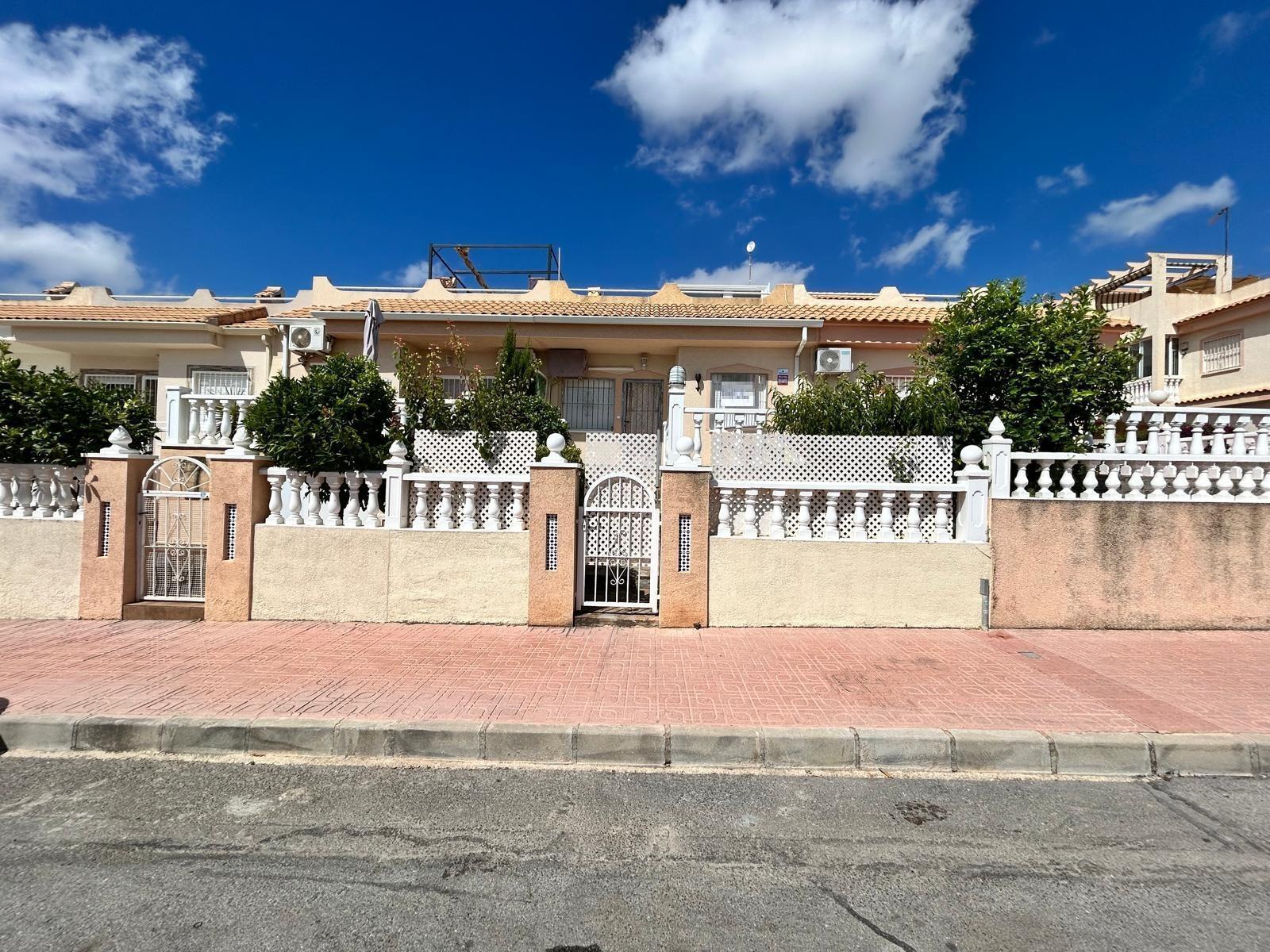 Bungalow con piscina privada en La Florida — 2 hab. y solárium en Orihuela Costa