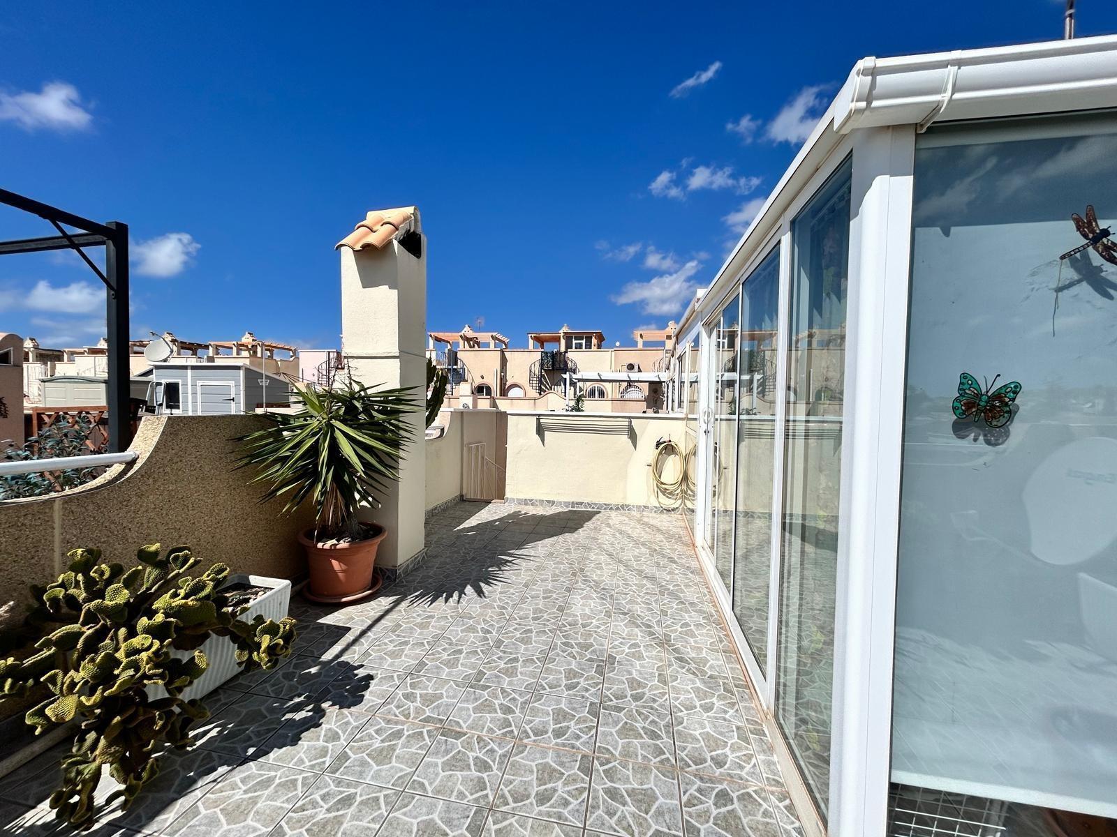 Bungalow con piscina privada en La Florida — 2 hab. y solárium en Orihuela Costa