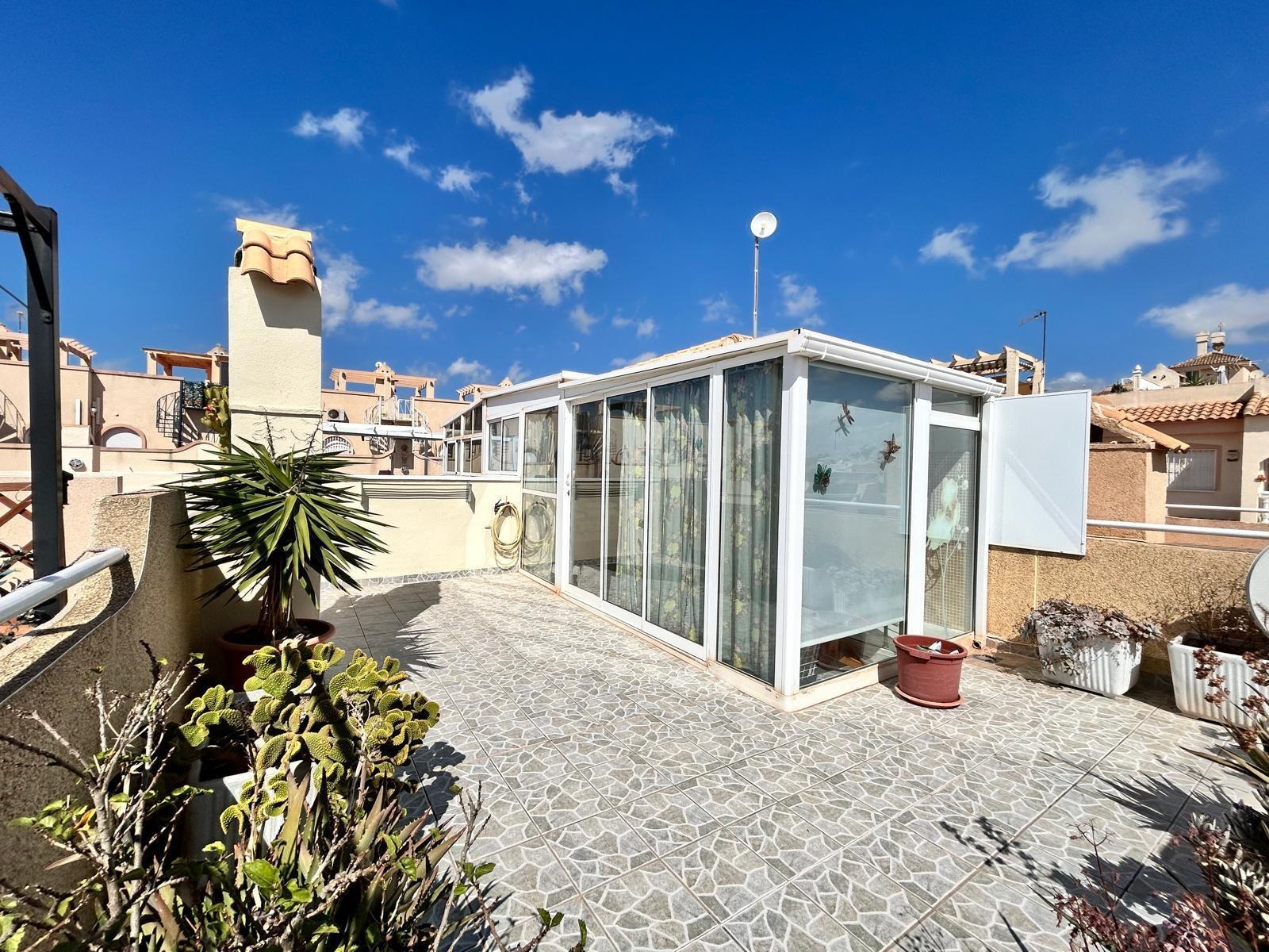 Bungalow con piscina privada en La Florida — 2 hab. y solárium en Orihuela Costa