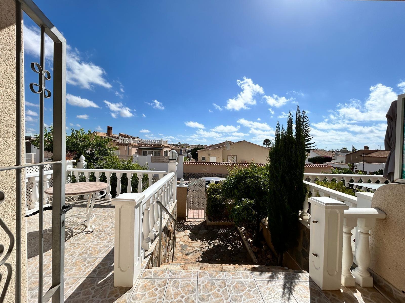 Bungalow con piscina privada en La Florida — 2 hab. y solárium en Orihuela Costa