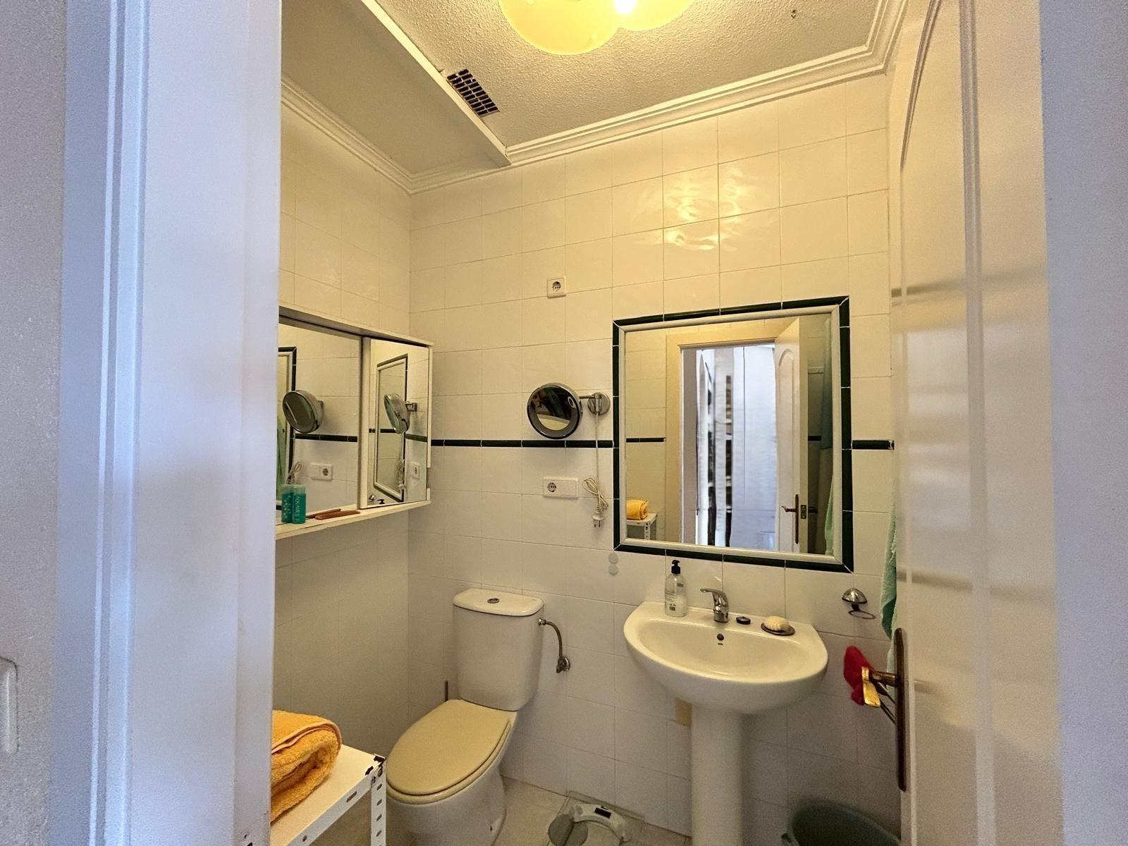 Bungalow con piscina privada en La Florida — 2 hab. y solárium en Orihuela Costa