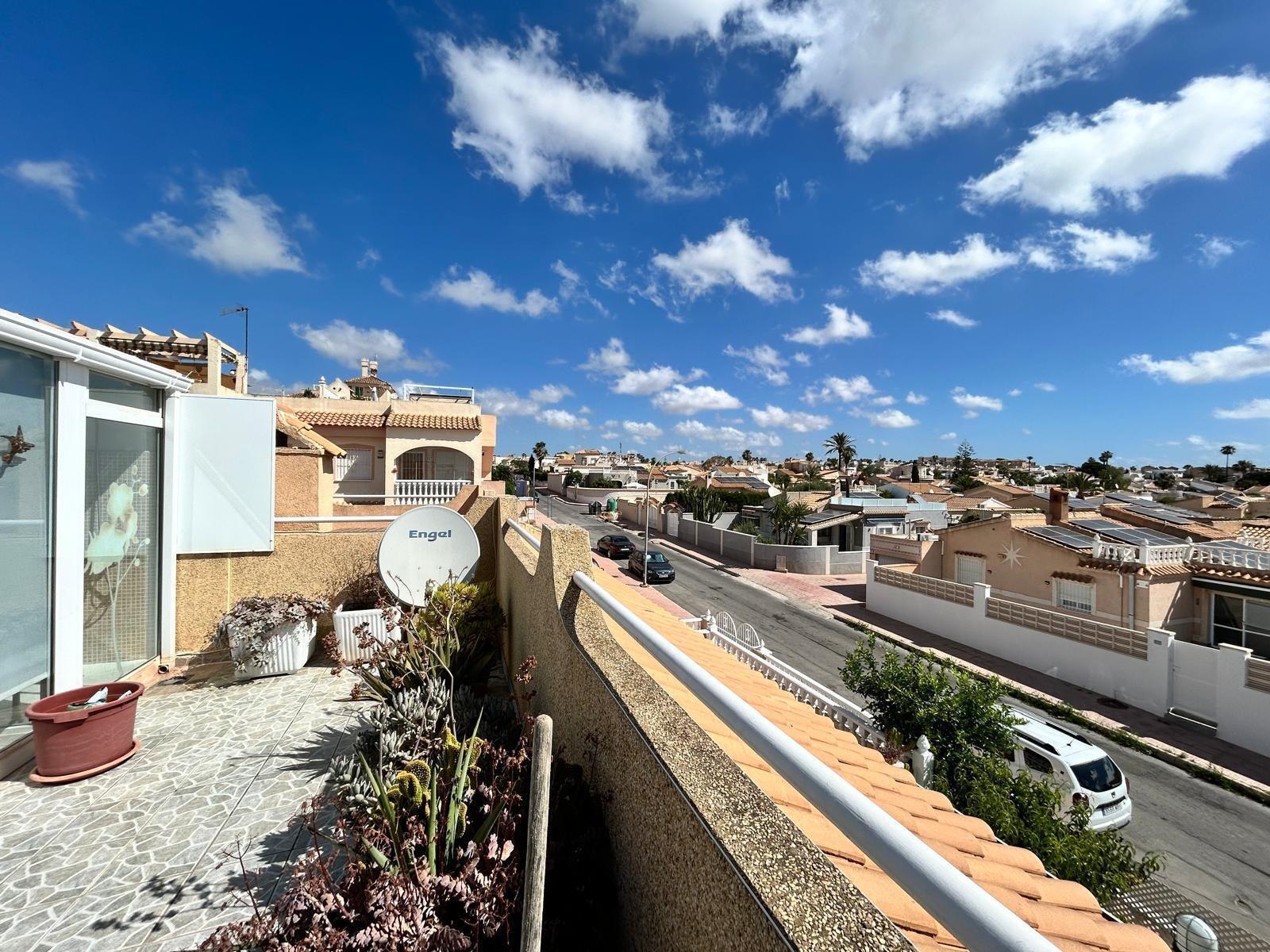 Bungalow con piscina privada en La Florida — 2 hab. y solárium en Orihuela Costa